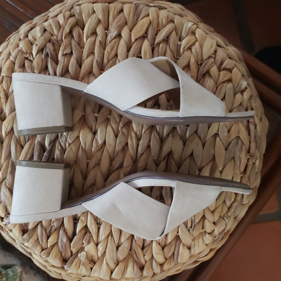 Shoes - Picture 3 of 7